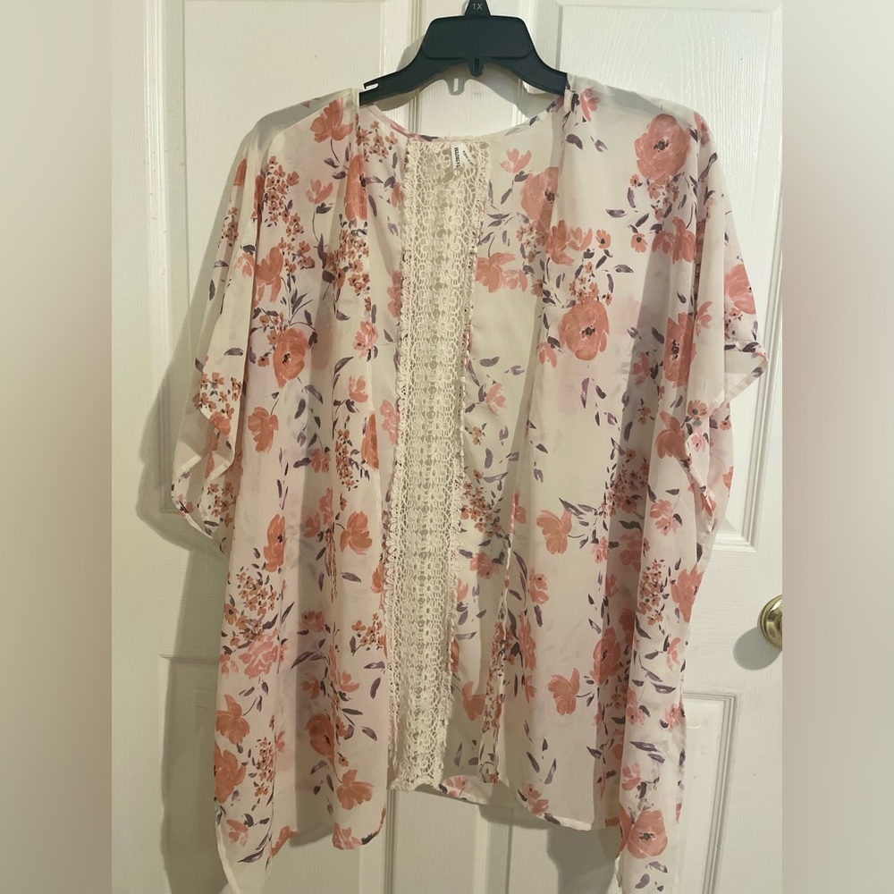 Women’s Live 4 Truth Floral Kimono